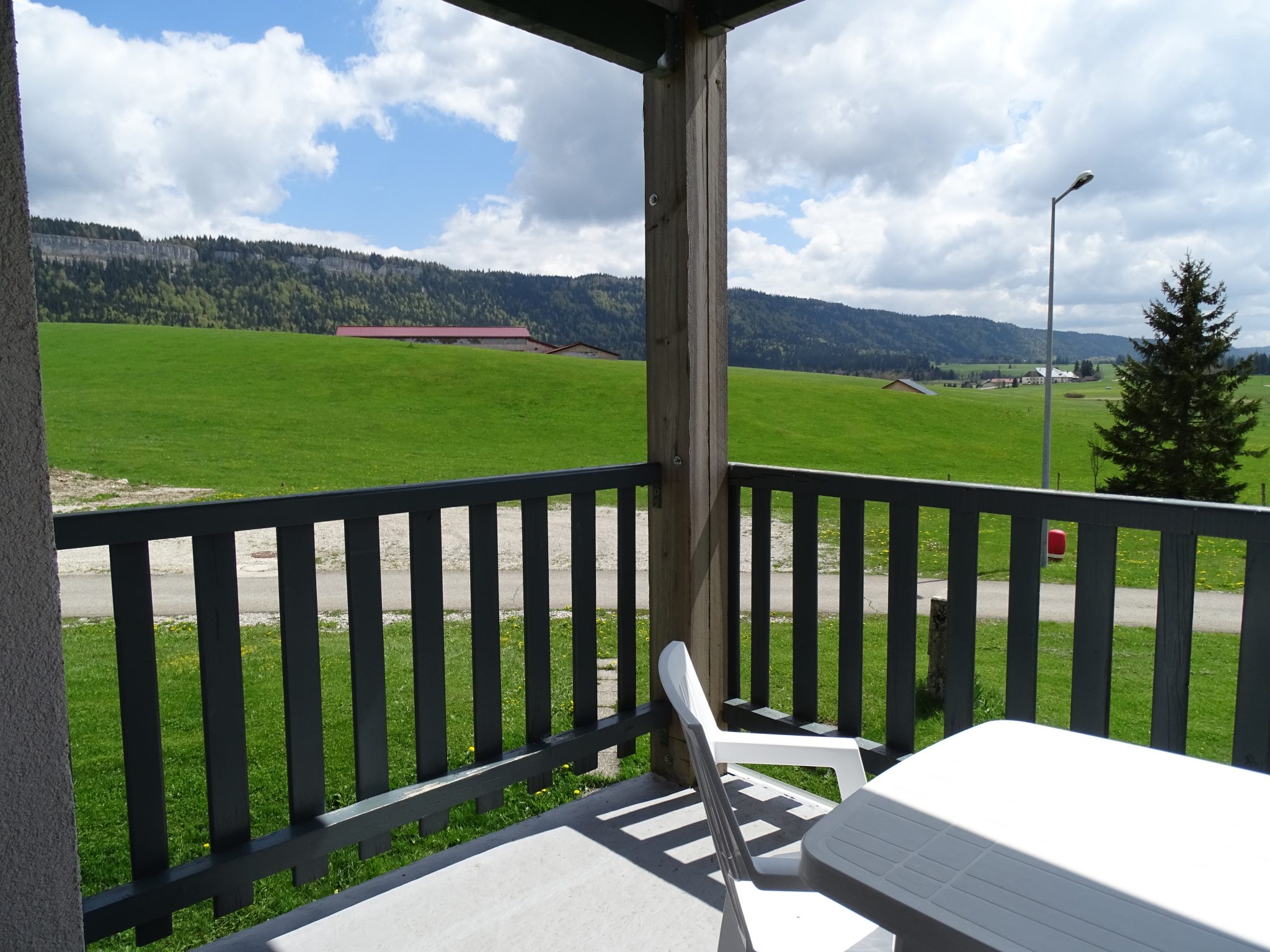 balcon-locations-vacances-les-campanelles