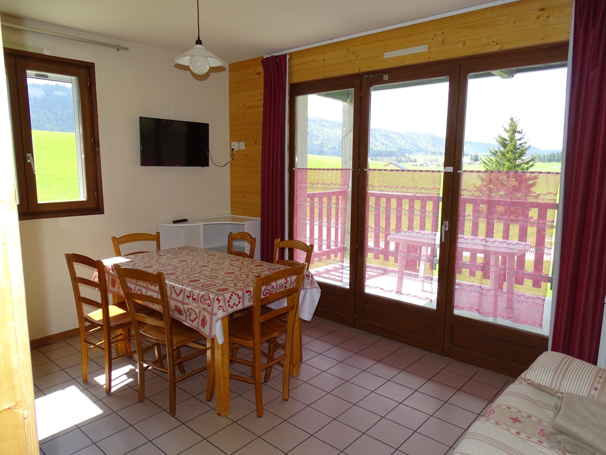 salon-balcon-les-campanelles-gites-montagne